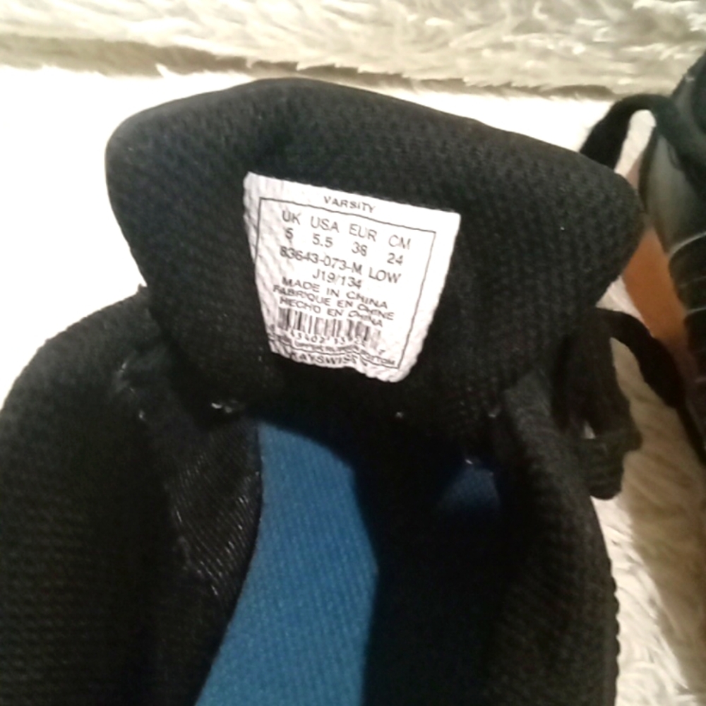 Womens KSwiss sneakers. - Picture 3 of 8
